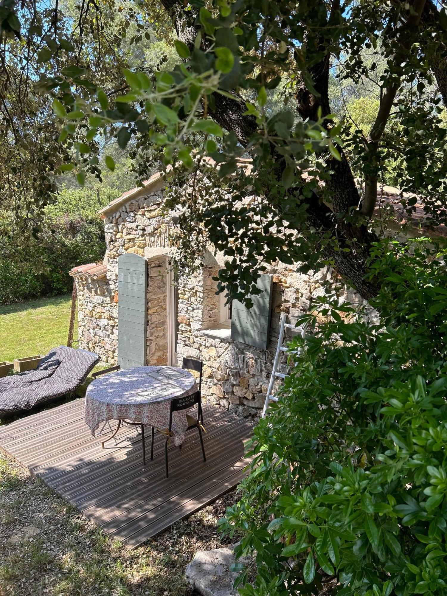ホテル Les Cabanons Sainte Victoire 部屋 写真