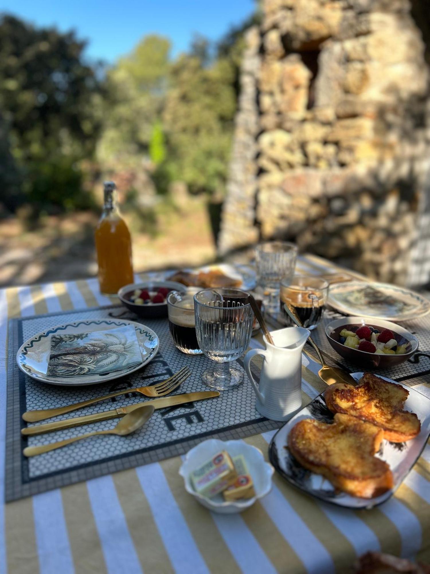ホテル Les Cabanons Sainte Victoire エクステリア 写真